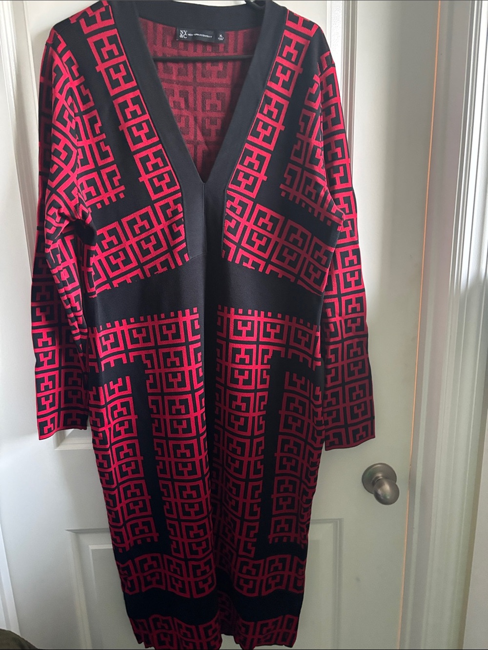 New York & Company Black and Red Long Sleeve Geometric Knit Dress